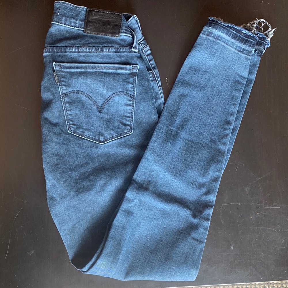 Levis distressed 710 jeans